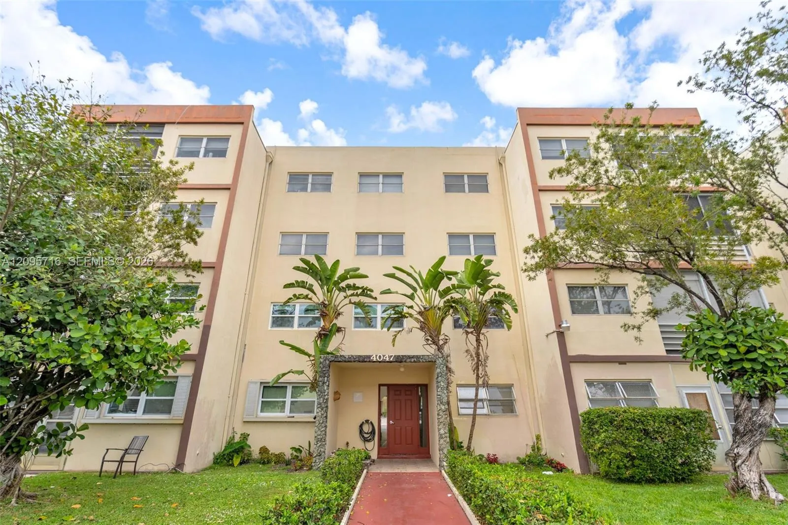 En Venta 4047 NW 16th Street 107, Lauderhill, FL 33313, Lauderhill, FL 33313