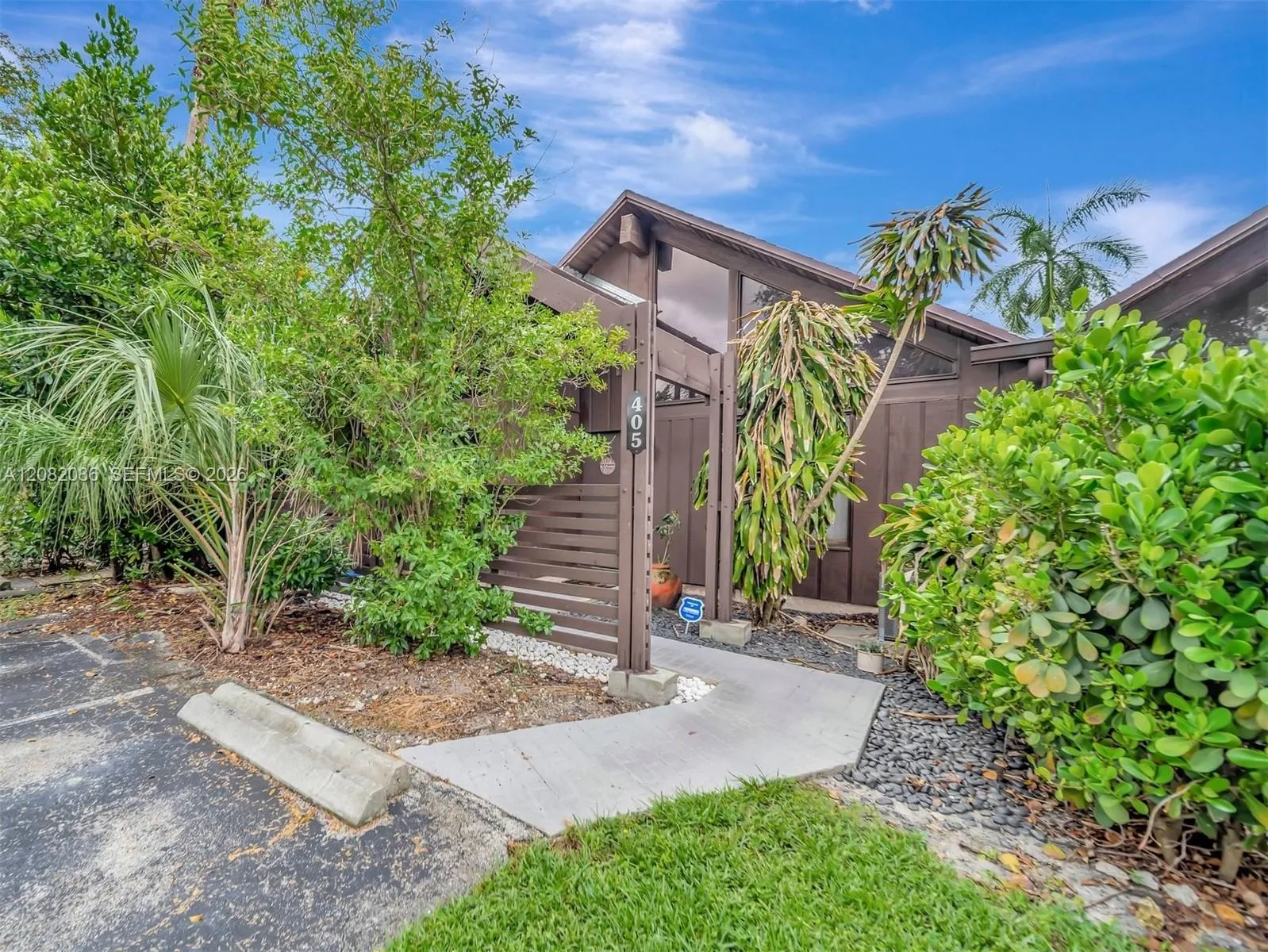 Foto de propiedad en 405 N University Drive 3-12, Plantation, FL 33324 Plantation con MLS# 