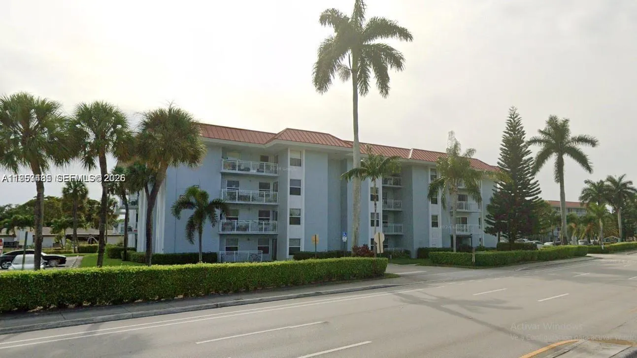 Foto de propiedad en 405 S Pine Island Road 202D, Plantation, FL 33324 Plantation con MLS# 