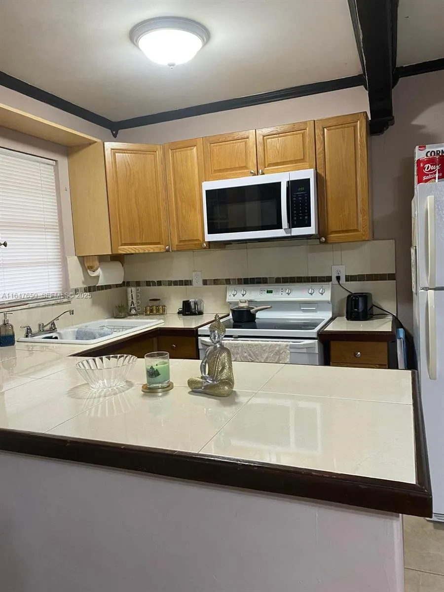 Foto de propiedad en 4050 NW 135th Street 20-1, Opa-Locka, FL 33054 Opa-Locka con MLS# 