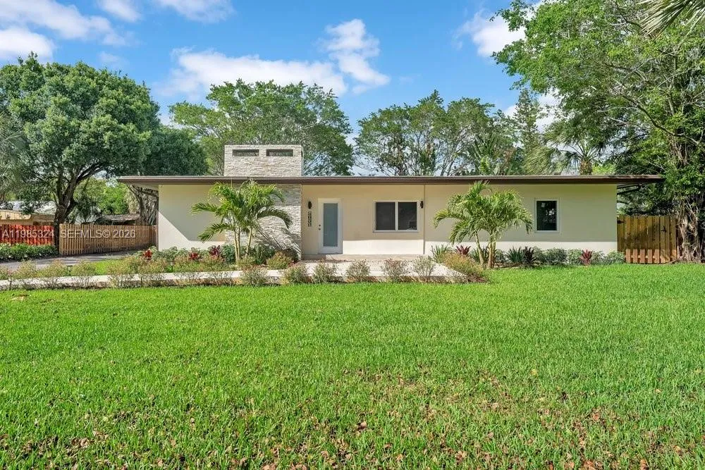 Foto de propiedad en 4053 SW 8th Street, Plantation, FL 33317 Plantation con MLS# 