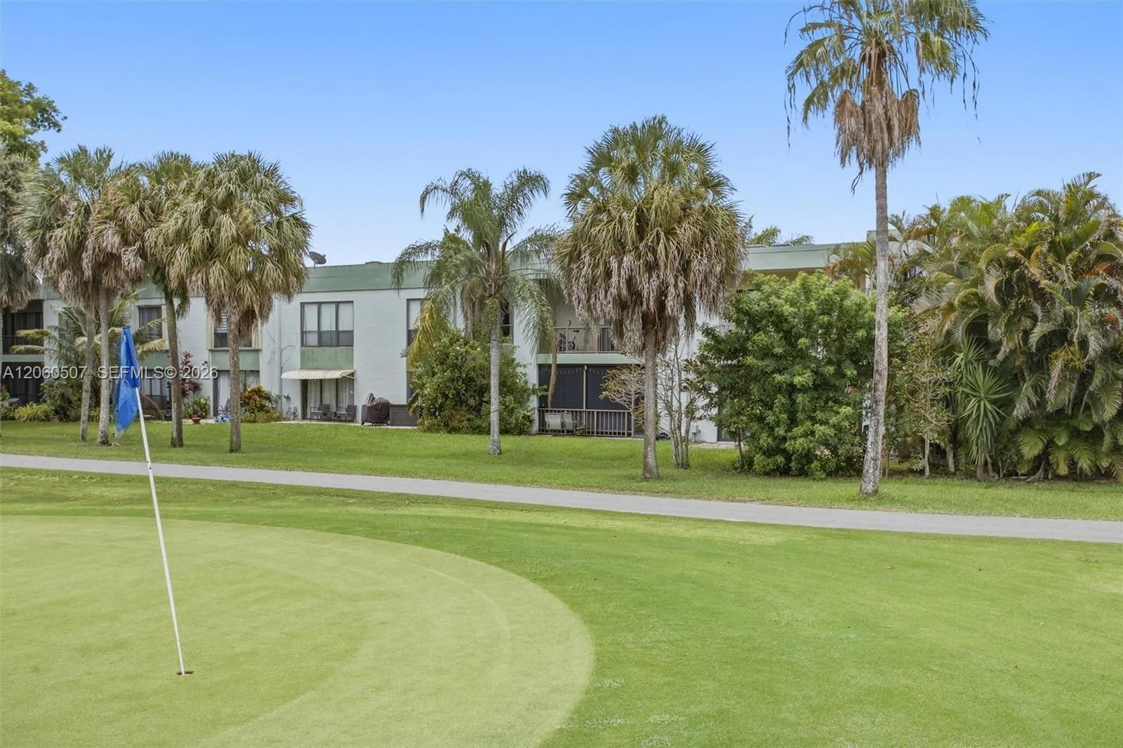 Foto de propiedad en 4054 N Pine Island Road 2B, Sunrise, FL 33351 Sunrise con MLS# 