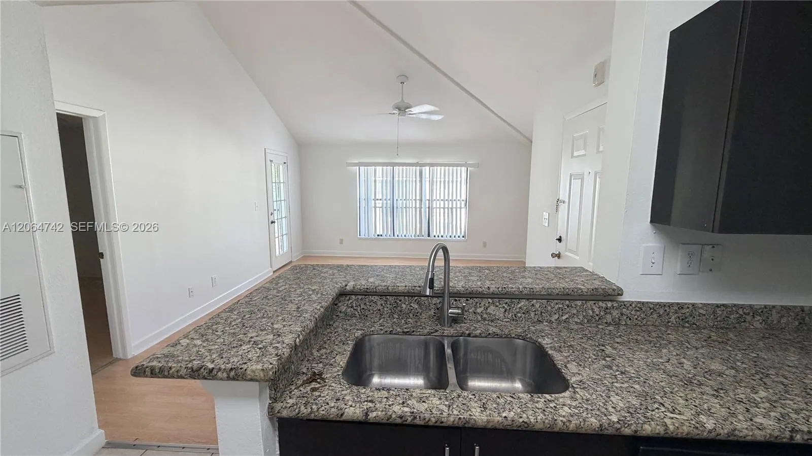 Foto de propiedad en 4058 NW 87th Avenue 4058, Sunrise, FL 33351 Sunrise con MLS# 