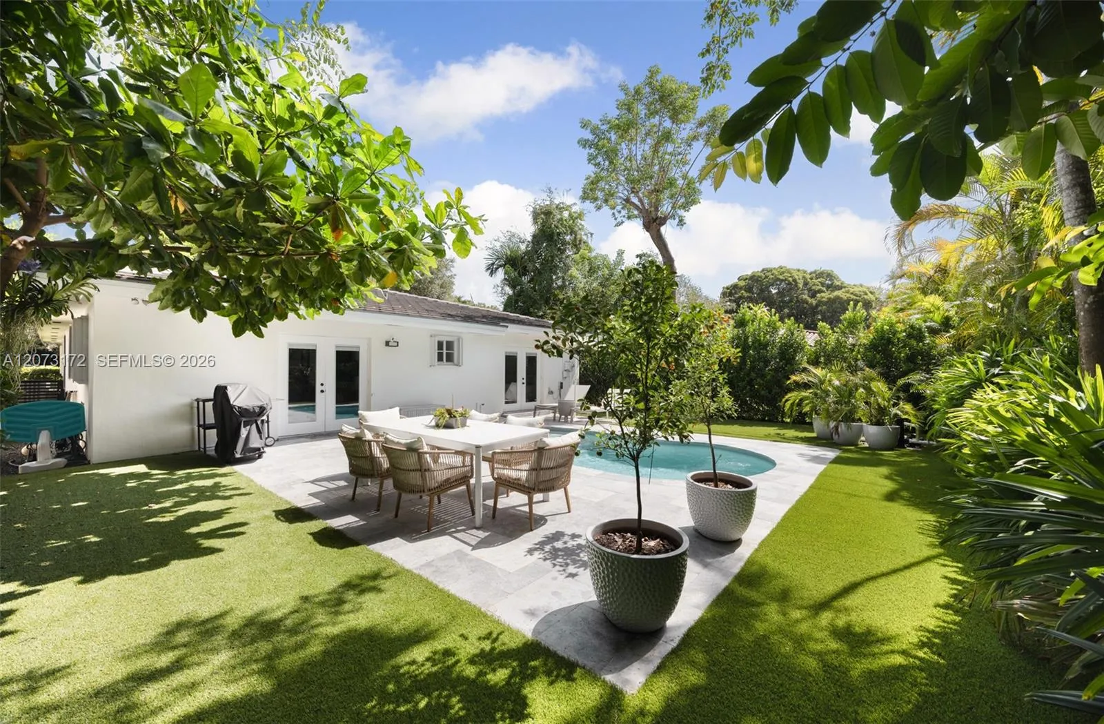 Foto de propiedad en 406 Miller Road, Coral Gables, FL 33146 Coral Gables con MLS# 