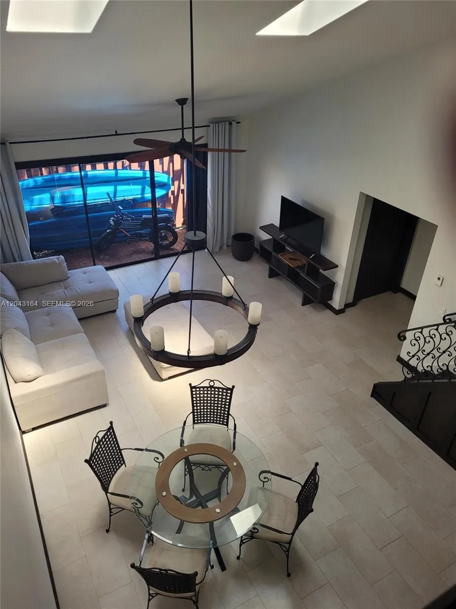 Vendido 406 SE 14th Street, Dania Beach, FL 33004, Dania Beach, FL 33004