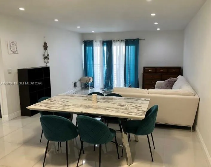 Foto de propiedad en 4060 N Hills Drive 31, Hollywood, FL 33021 Hollywood con MLS# 