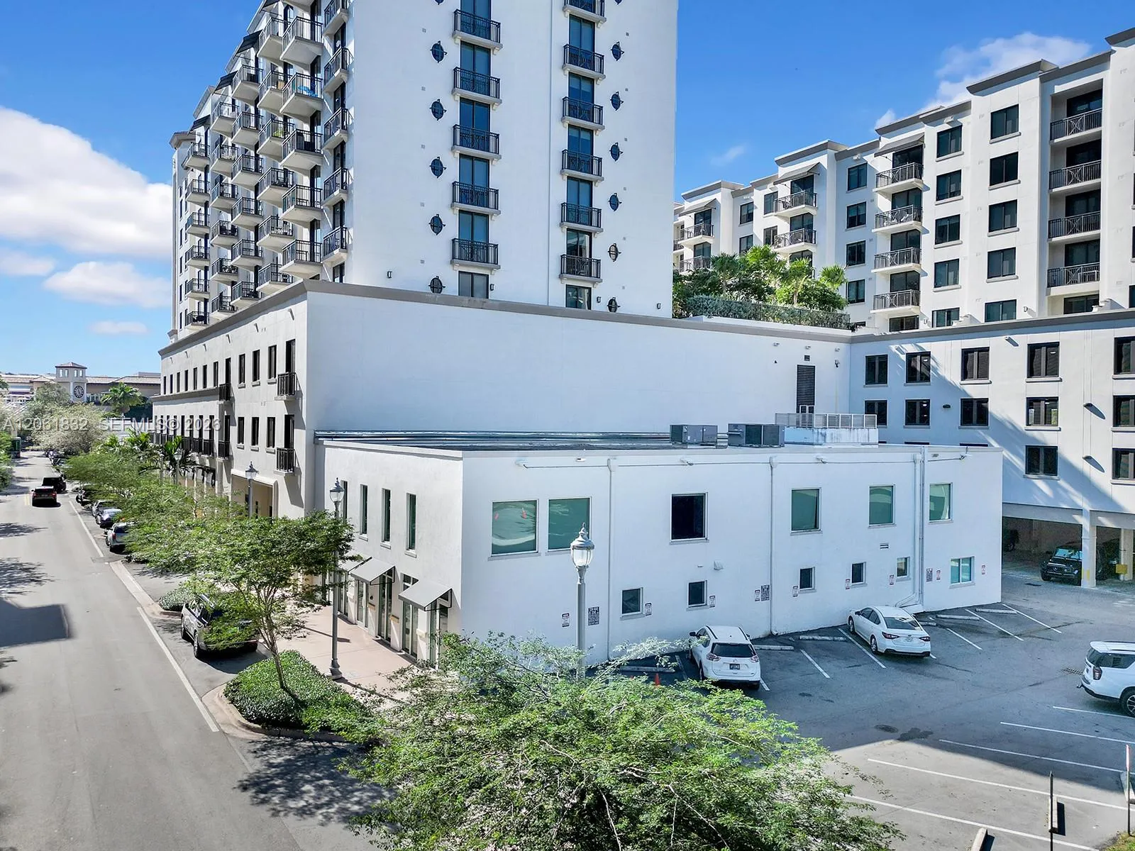 Foto de propiedad en 4070 Laguna Street, Coral Gables, FL 33146 Coral Gables con MLS# 