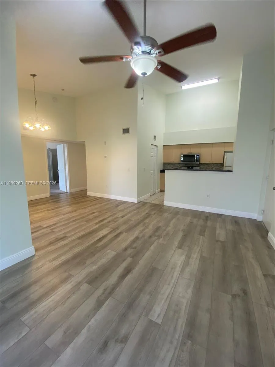 Foto de propiedad en 4081 San Marino Boulevard 303, West Palm Beach, FL 33409 West Palm Beach con MLS# 