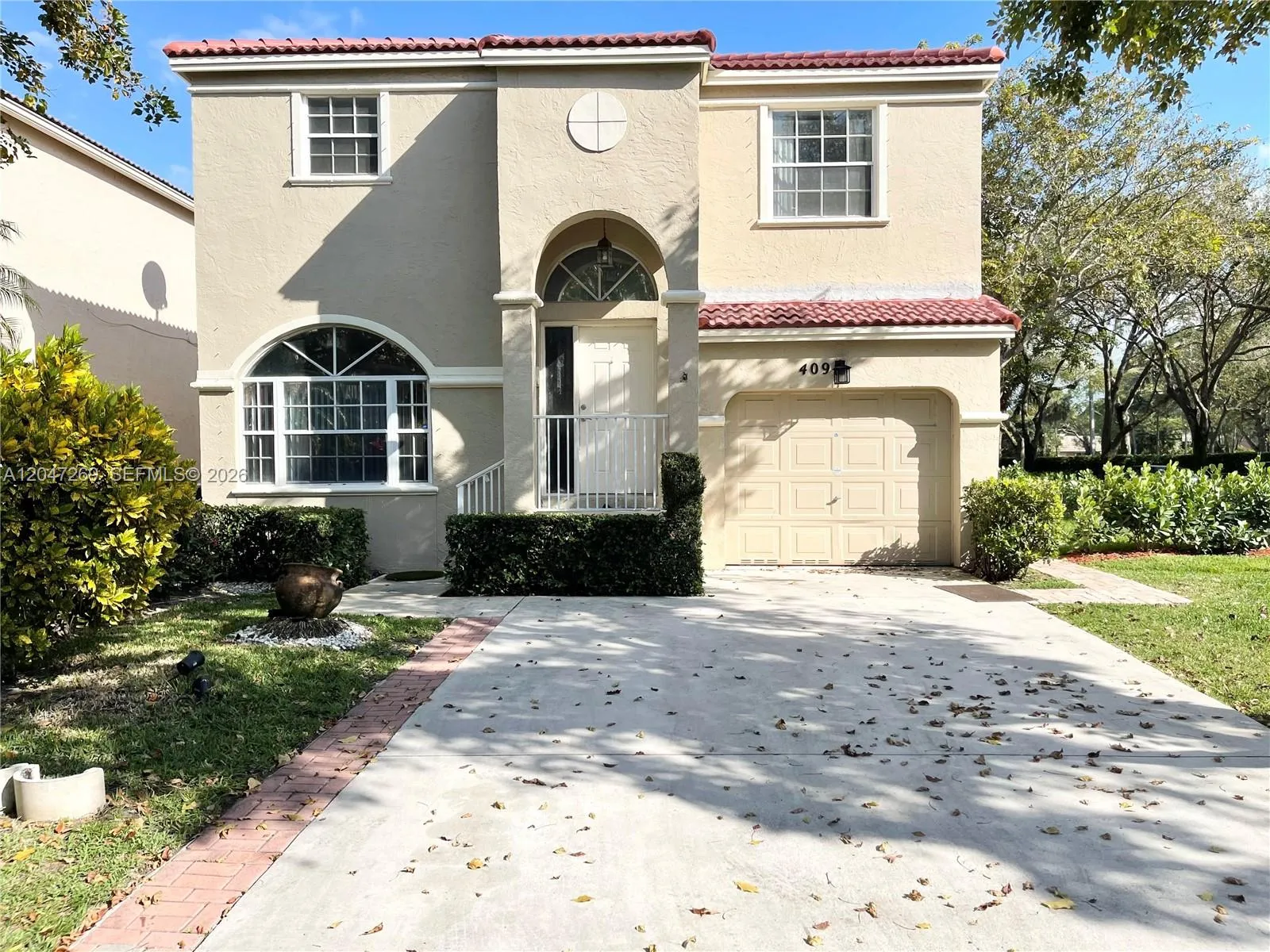 Foto de propiedad en 409 NW 87th Lane, Coral Springs, FL 33071 Coral Springs con MLS# 