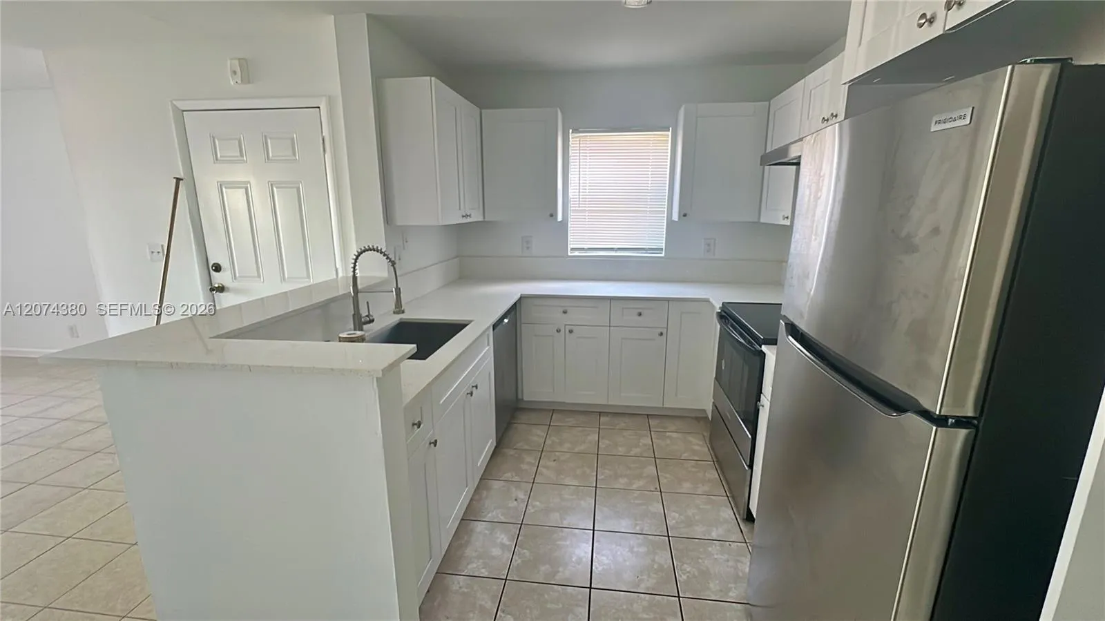 Foto de propiedad en 4096 N Pine Island Road 2112, Sunrise, FL 33351 Sunrise con MLS# 