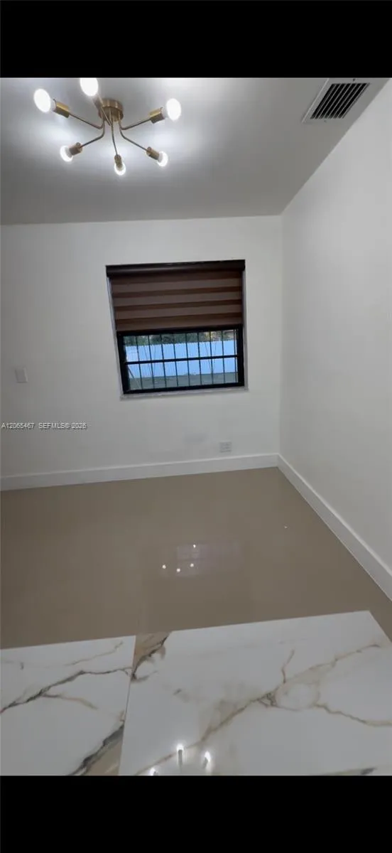 Foto de propiedad en 41 NE 195th Street, Miami, FL 33179 Miami con MLS# 
