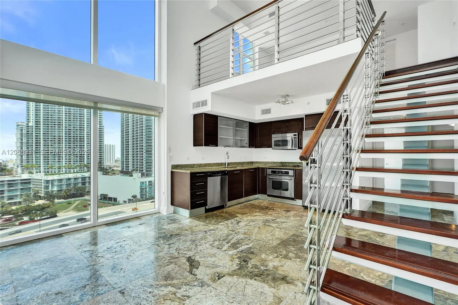 Foto de propiedad en 41 SE 5th Street 1016, Miami, FL 33131 Miami con MLS# 