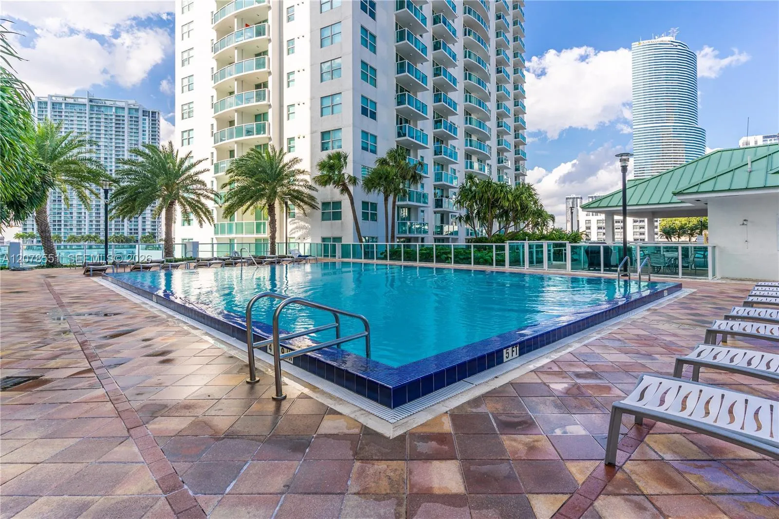 Foto de propiedad en 41 SE 5th Street 1117, Miami, FL 33131 Miami con MLS# 
