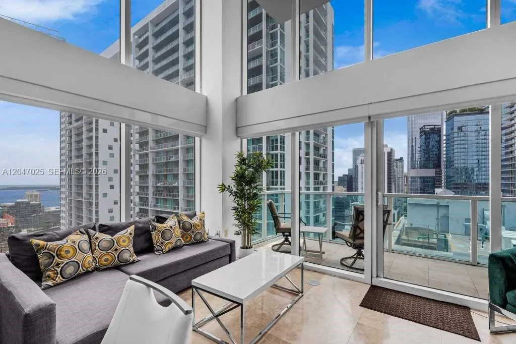 Vendido 41 SE 5th Street 1702, Miami, FL 33131, Miami, FL 33131