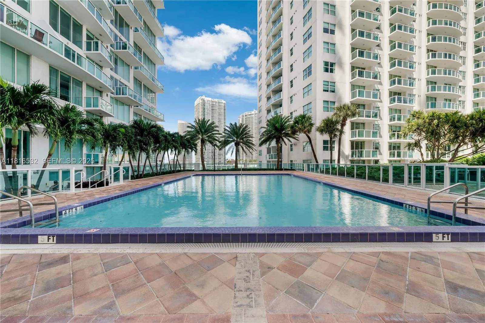 Foto de propiedad en 41 SE 5th Street 2107, Miami, FL 33131 Miami con MLS# 