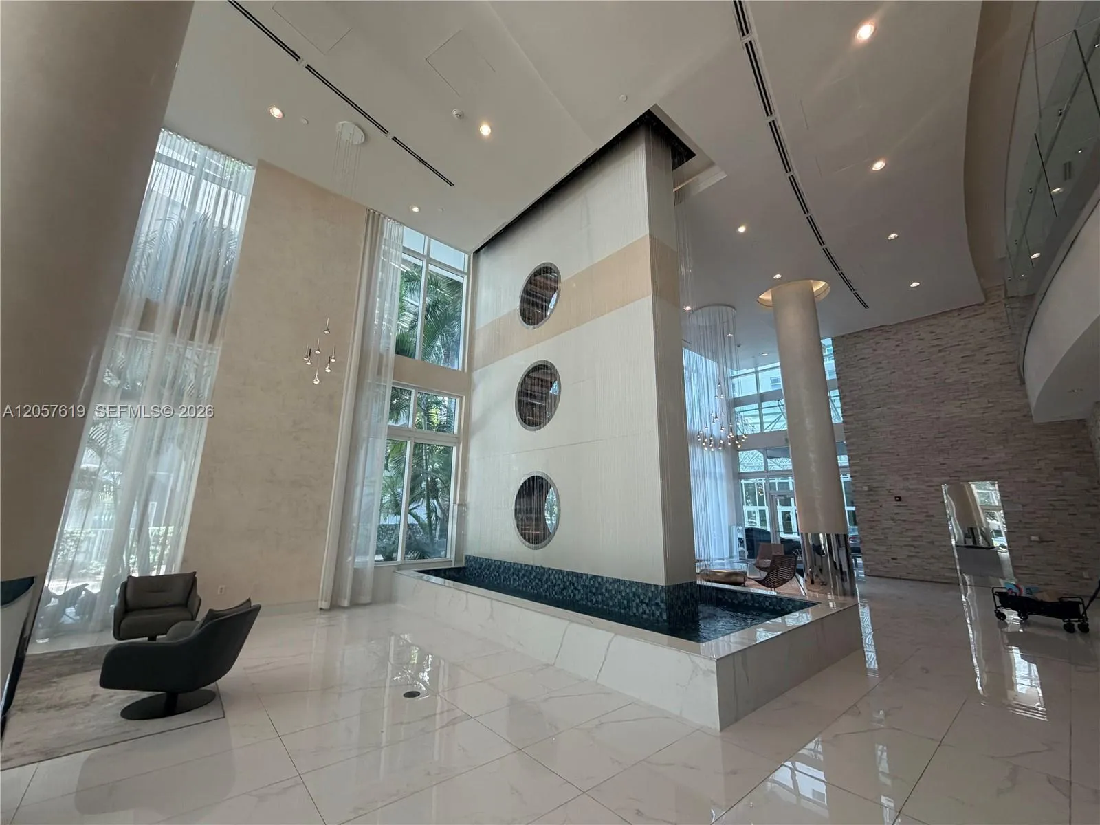 Foto de propiedad en 41 SE 5th Street 404, Miami, FL 33131 Miami con MLS# 
