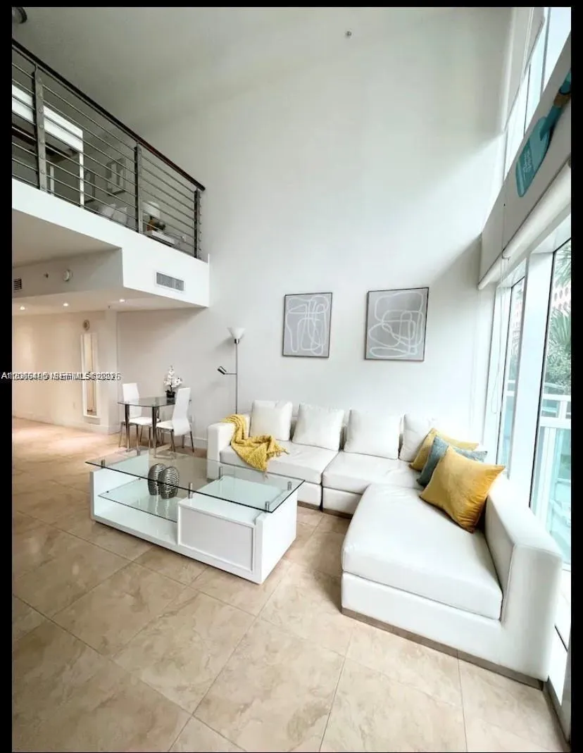 Foto de propiedad en 41 SE 5th Street 414, Miami, FL 33131 Miami con MLS# 