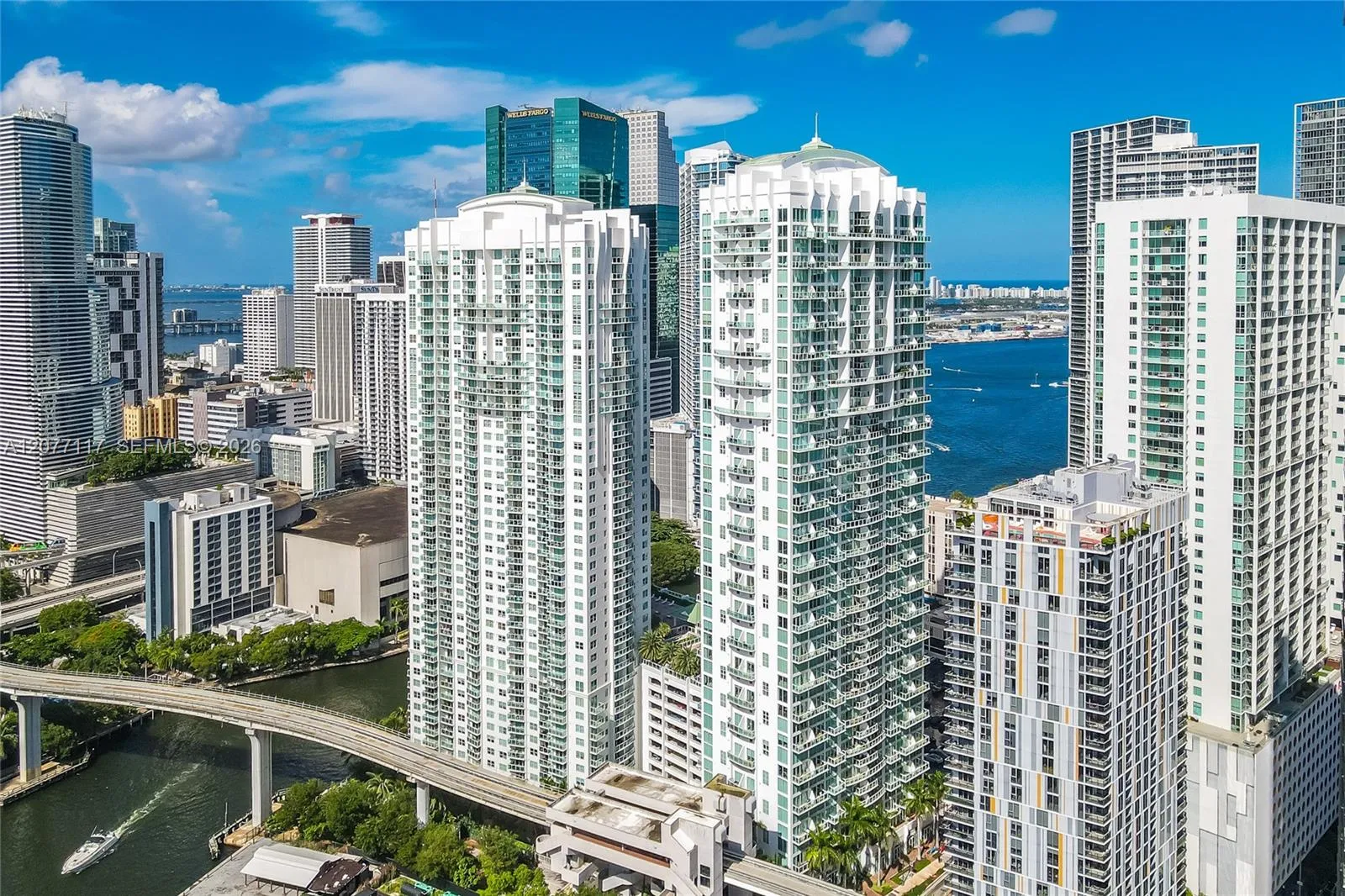 Foto de propiedad en 41 SE 5th Street 807, Miami, FL 33131 Miami con MLS# 
