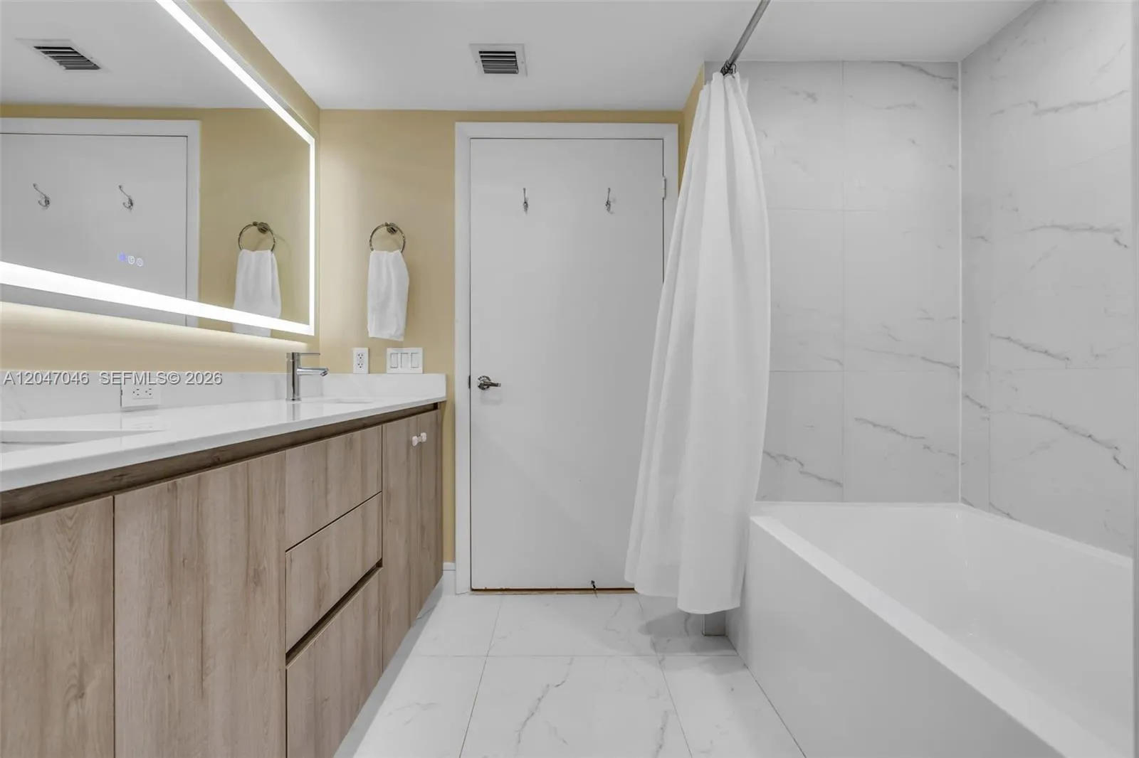 Foto de propiedad en 41 SE 5th Street 908, Miami, FL 33131 Miami con MLS# 