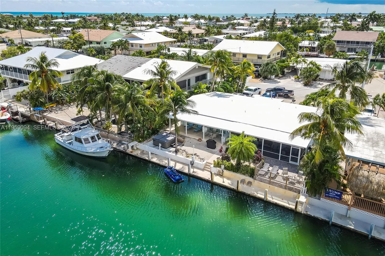 Foto de propiedad en 410 10th Street, Key Colony Beach, FL 33051 Key Colony Beach con MLS# 