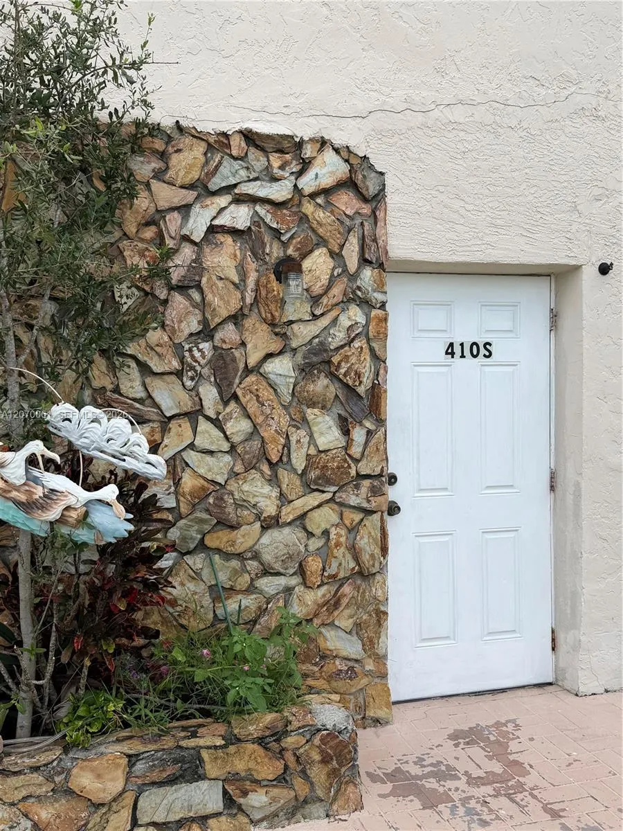 Foto de propiedad en 410 N 58th Avenue S, Hollywood, FL 33021 Hollywood con MLS# 