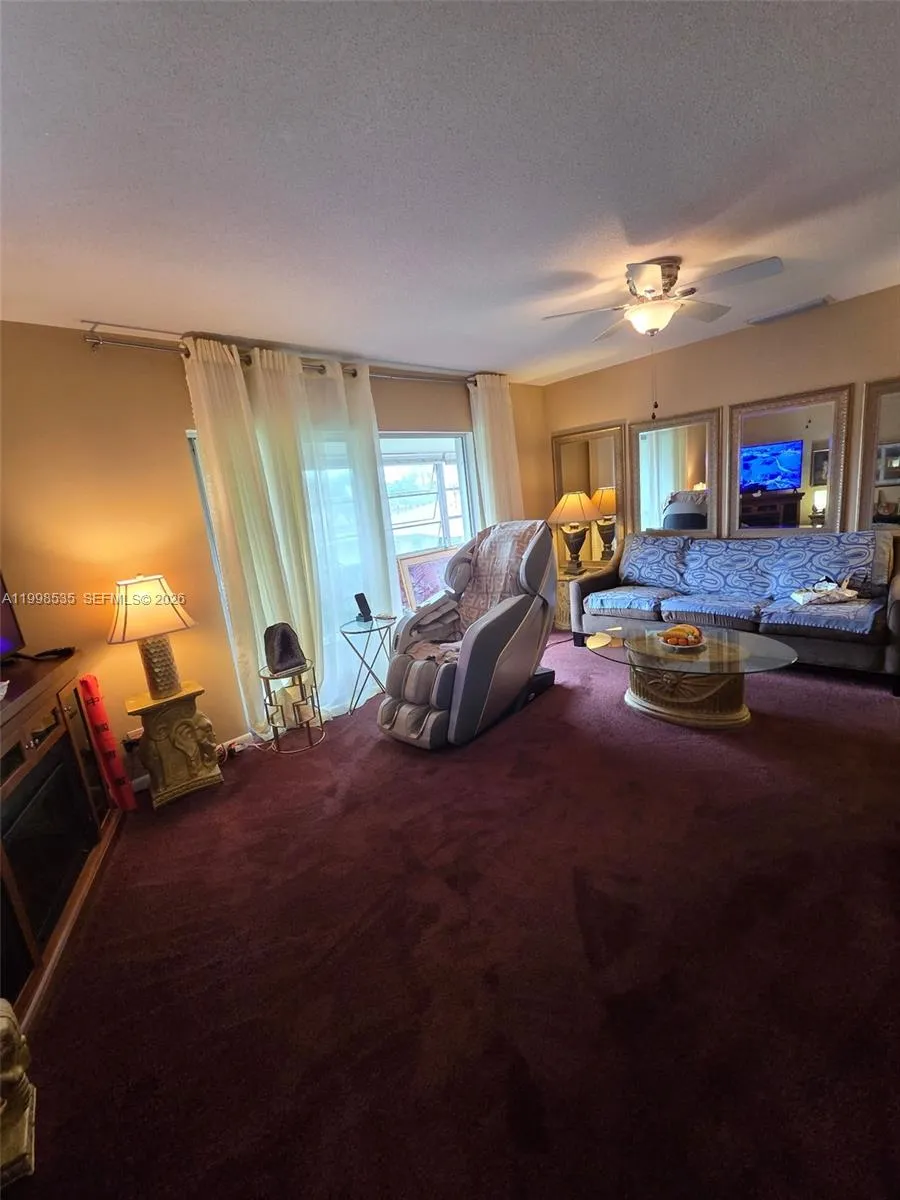 Foto de propiedad en 410 NE 17th Avenue 203, Boynton Beach, FL 33435 Boynton Beach con MLS# 
