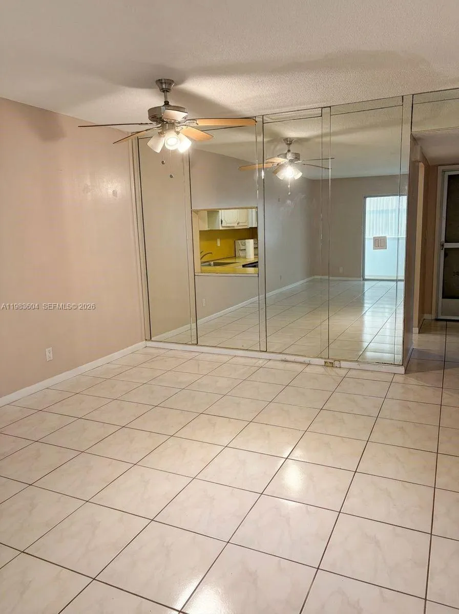 Foto de propiedad en 410 SE 2nd Street 102, Hallandale Beach, FL 33009 Hallandale Beach con MLS#