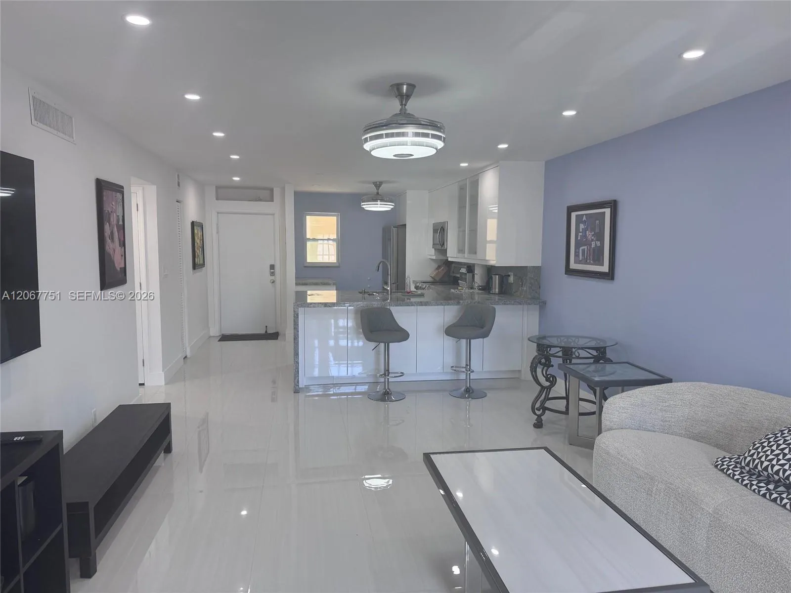 Foto de propiedad en 410 SE 2nd Street 223, Hallandale Beach, FL 33009 Hallandale Beach con MLS# 