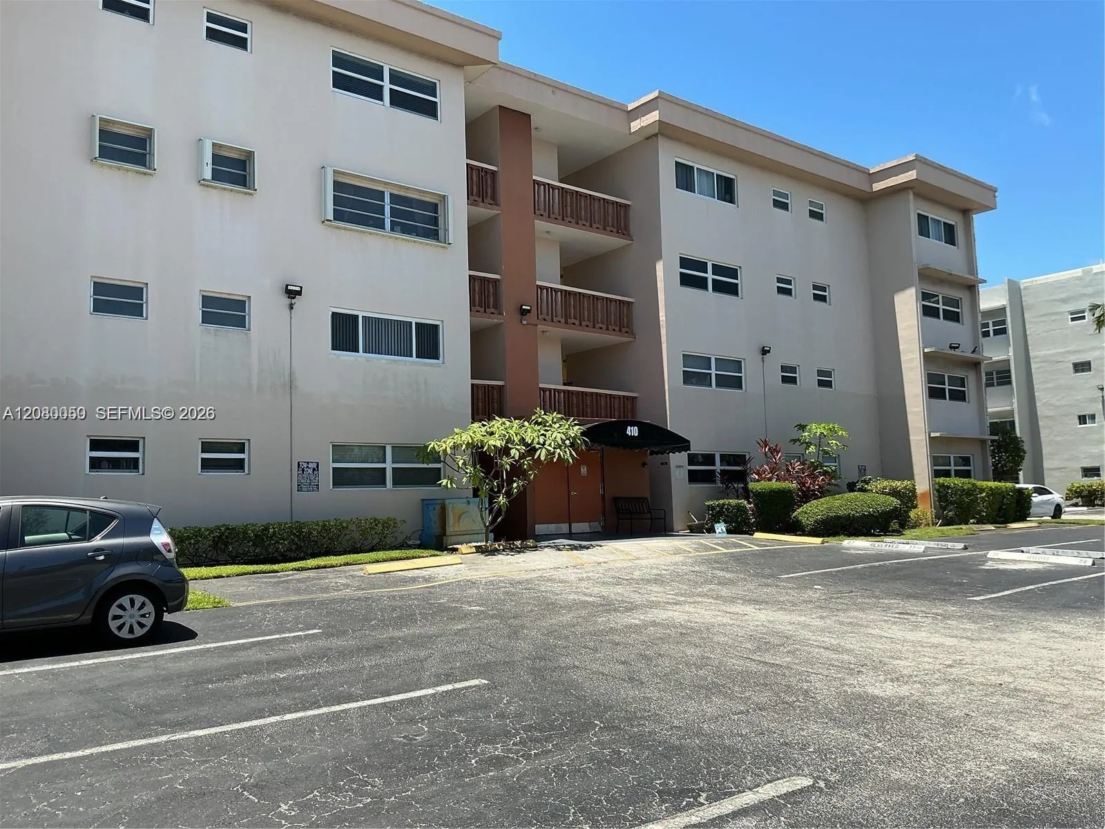 Foto de propiedad en 410 SE 2nd Street 318, Hallandale Beach, FL 33009 Hallandale Beach con MLS# 