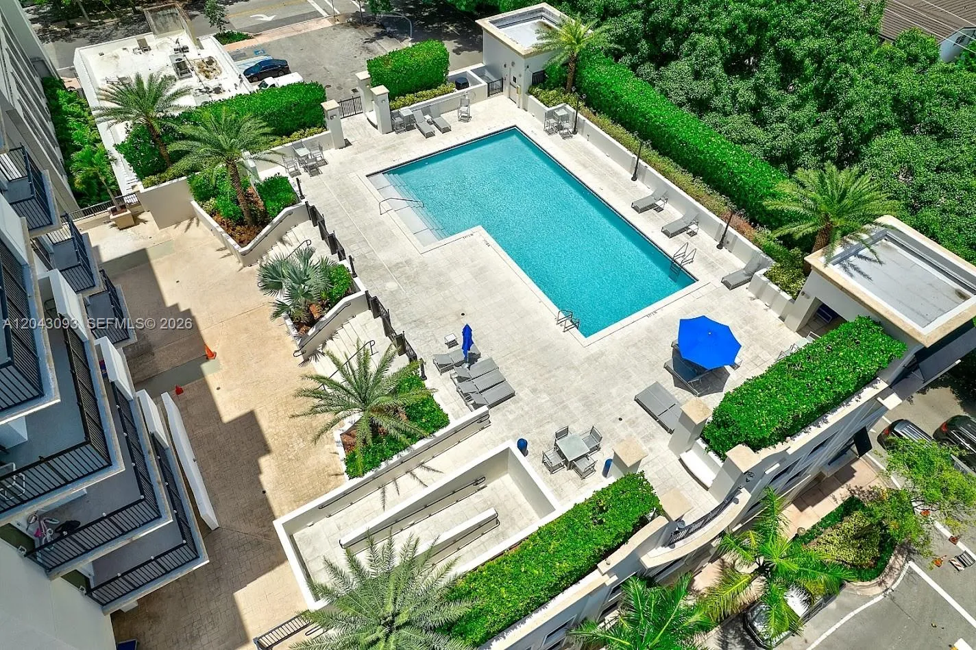 Foto de propiedad en 4100 Salzedo Street 502, Coral Gables, FL 33146 Coral Gables con MLS# 