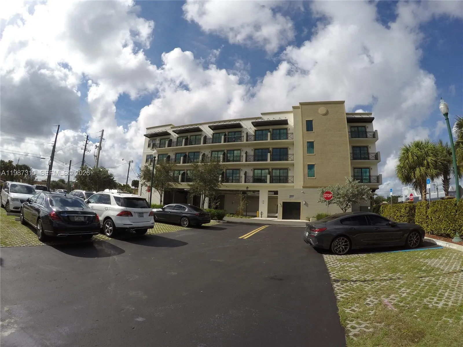 Foto de propiedad en 4100 SW 64th Avenue 409, Davie, FL 33314 Davie con MLS# 