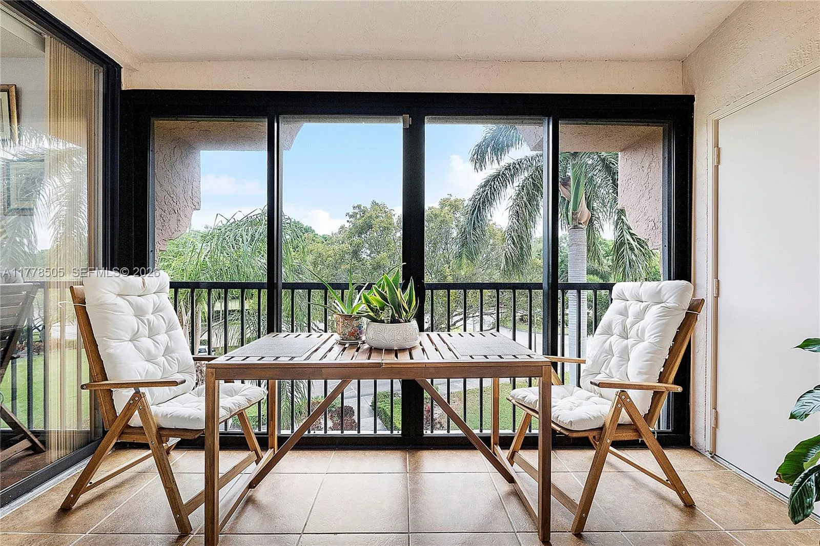 Foto de propiedad en 4101 E Coral Tree Circle 313, Coconut Creek, FL 33073 Coconut Creek con MLS# 