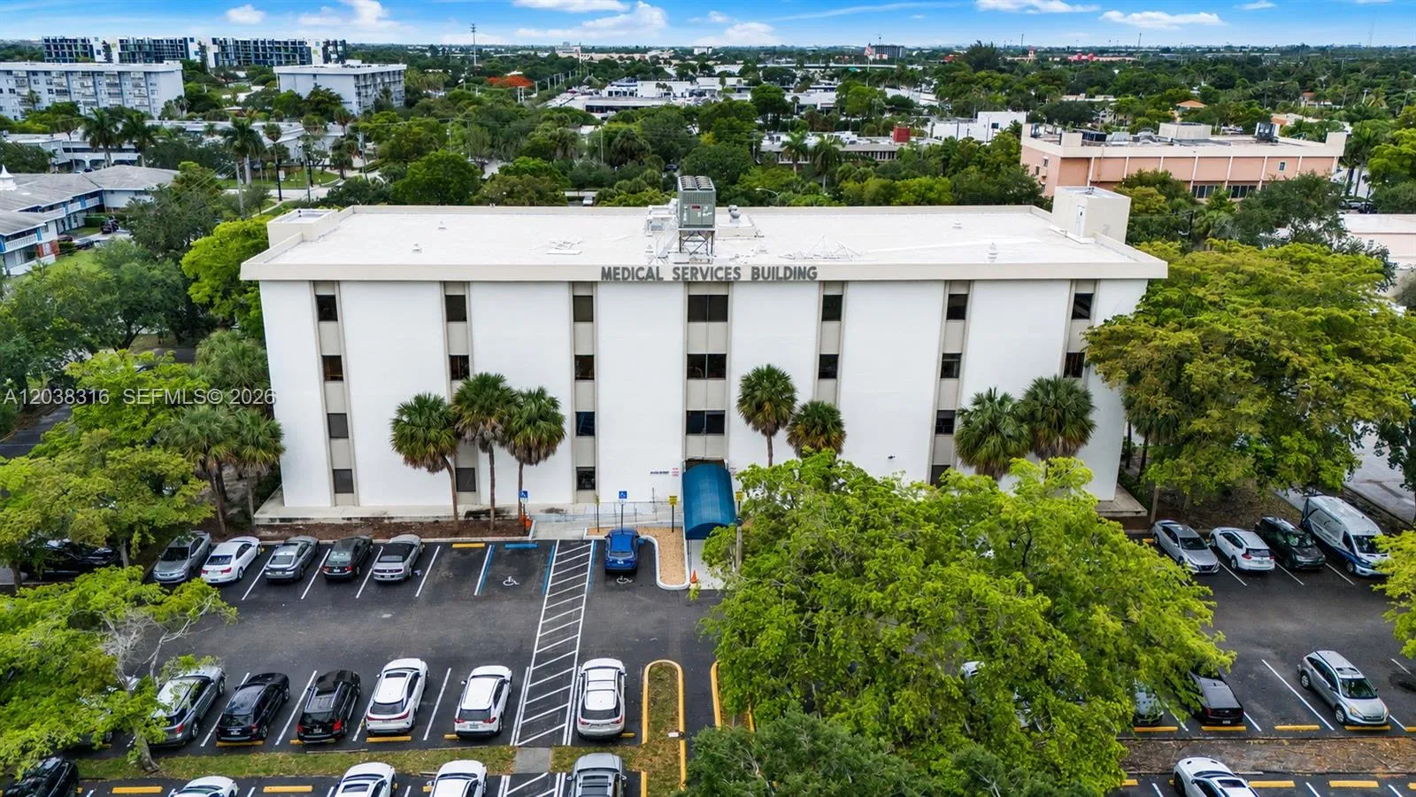 Foto de propiedad en 4101 NW 4th Street, Plantation, FL 33317 Plantation con MLS# 