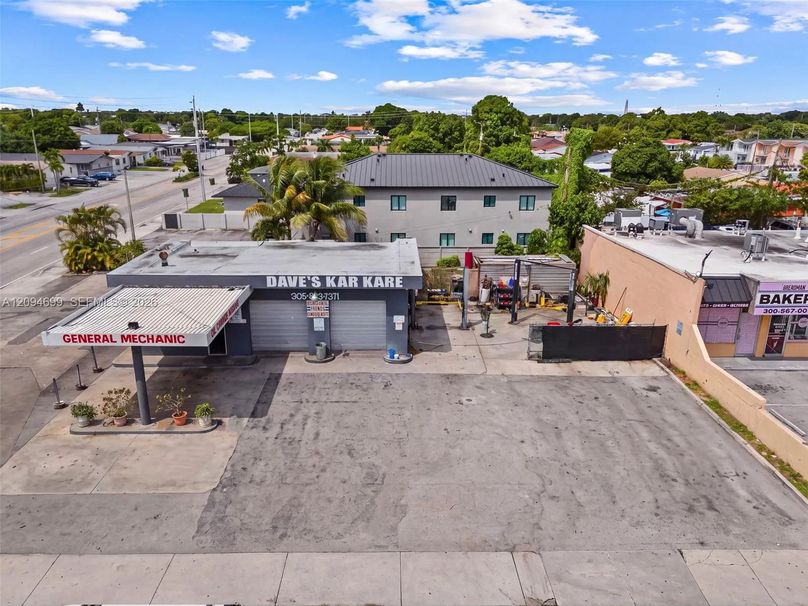 En Venta 4102 E 4th Avenue, Hialeah, FL 33013, Hialeah, FL 33013