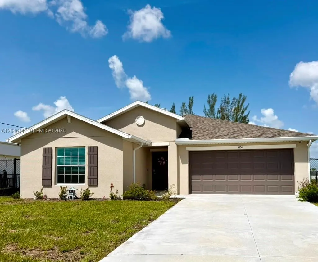 Foto de propiedad en 4104 NE 12th Court, Cape Coral, FL 33909 Cape Coral con MLS# 
