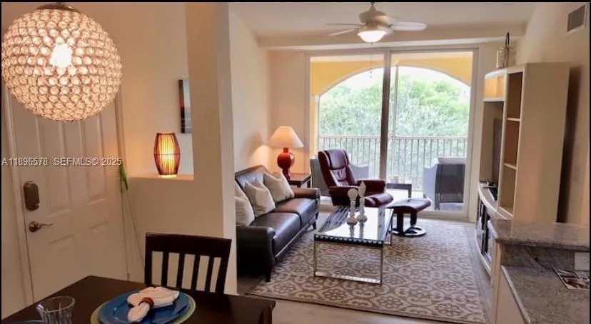 Foto de propiedad en 4105 Residence Drive 117, Fort Myers, FL 33901 Fort Myers con MLS# 