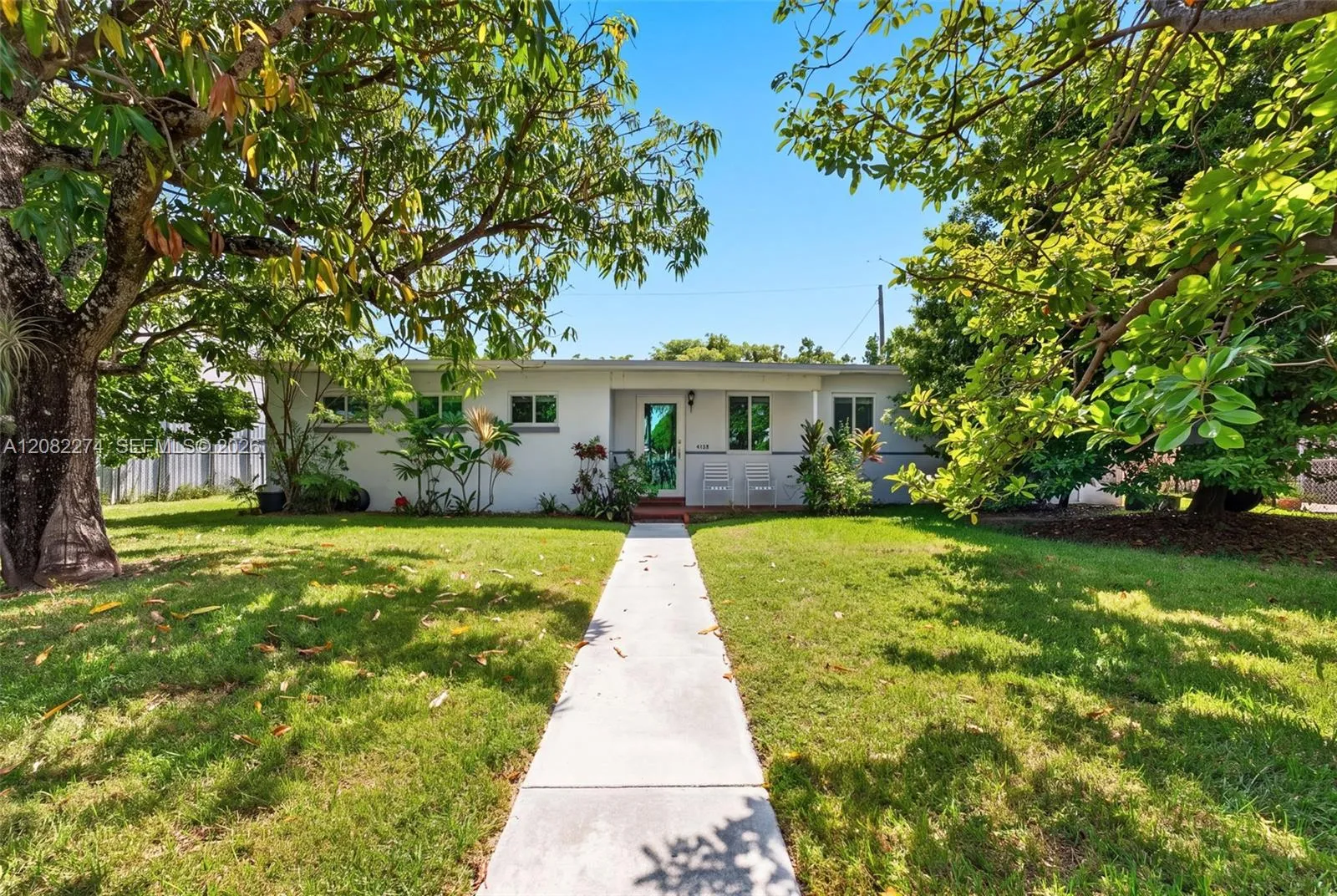 Foto de propiedad en 4105 SW 116th Avenue, Miami, FL 33165 Miami con MLS# 