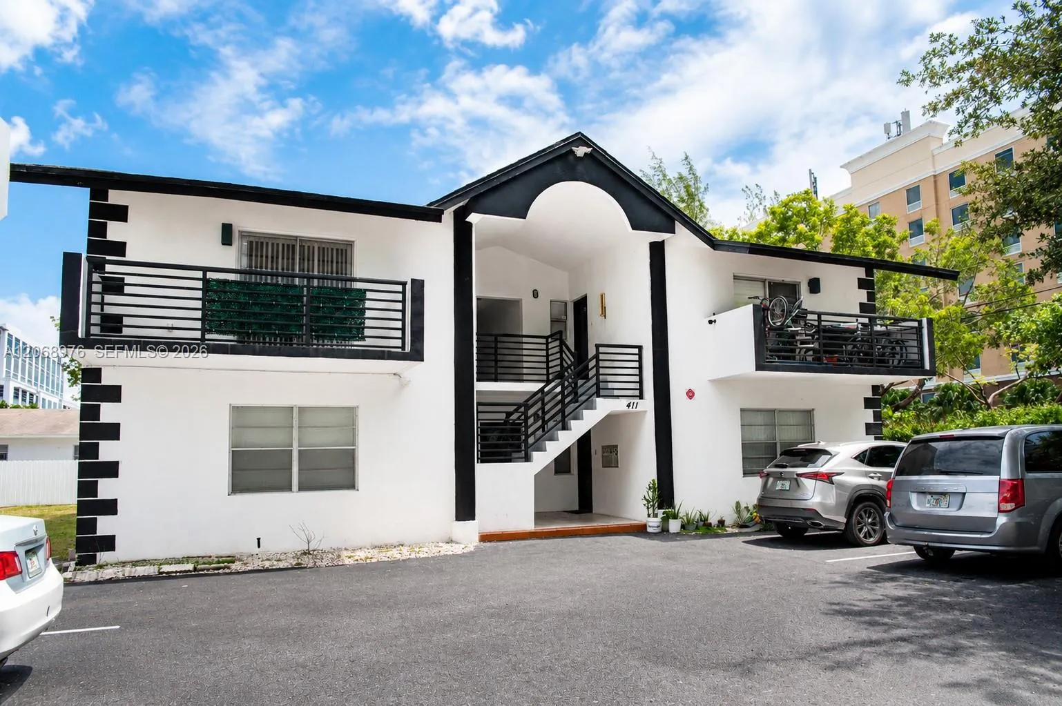 Foto de propiedad en 411 SE 10th Street 4, Hallandale Beach, FL 33009 Hallandale Beach con MLS# 