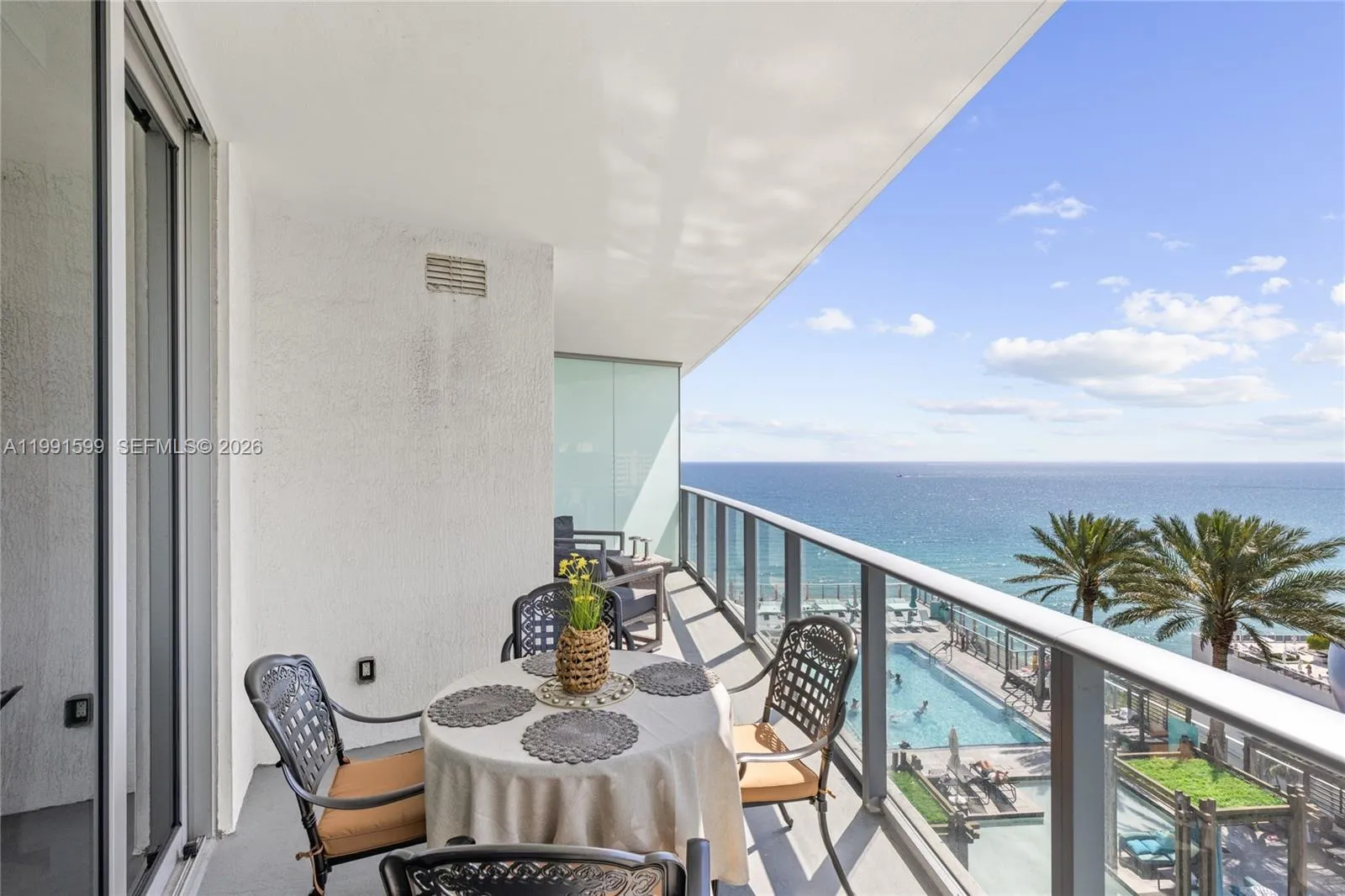 Foto de propiedad en 4111 S Ocean Drive 1107, Hollywood, FL 33019 Hollywood con MLS#