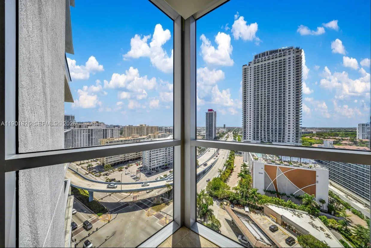Foto de propiedad en 4111 S Ocean Drive 1212, Hollywood, FL 33019 Hollywood con MLS# 