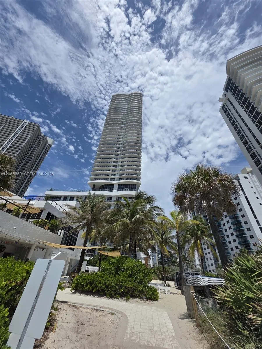 Foto de propiedad en 4111 S Ocean Drive 1912, Hollywood, FL 33019 Hollywood con MLS# 