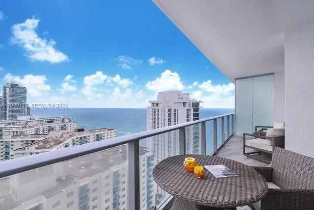 Foto de propiedad en 4111 S Ocean Drive 2010, Hollywood, FL 33019 Hollywood con MLS# 