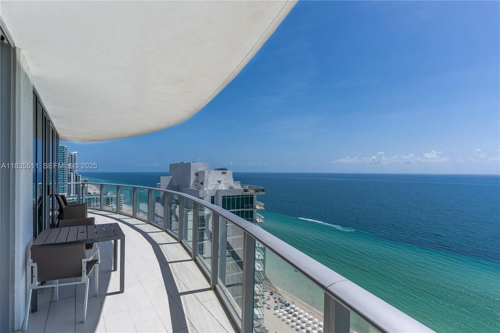 Foto de propiedad en 4111 S Ocean Drive 2302, Hollywood, FL 33019 Hollywood con MLS# 