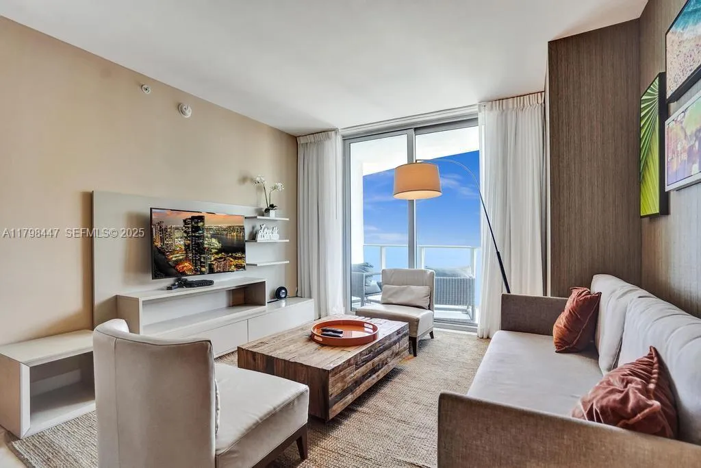 Foto de propiedad en 4111 S Ocean Drive 2803, Hollywood, FL 33019 Hollywood con MLS# 