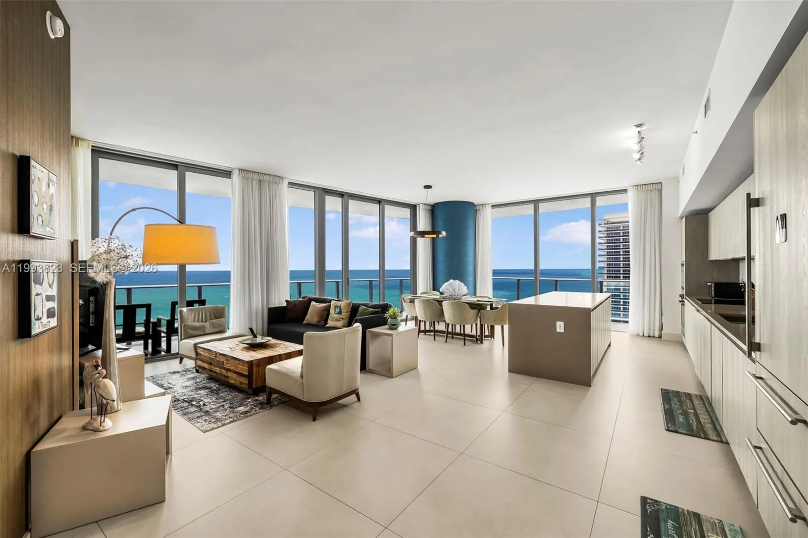 Foto de propiedad en 4111 S Ocean Drive LPH1, Hollywood, FL 33019 Hollywood con MLS# 