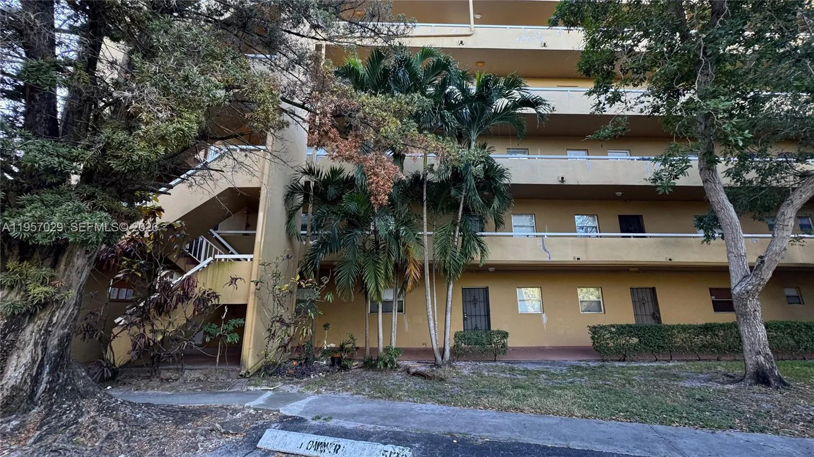 En Renta 4111 Stirling Road 102, Dania Beach, FL 33314, Dania Beach, FL 33314
