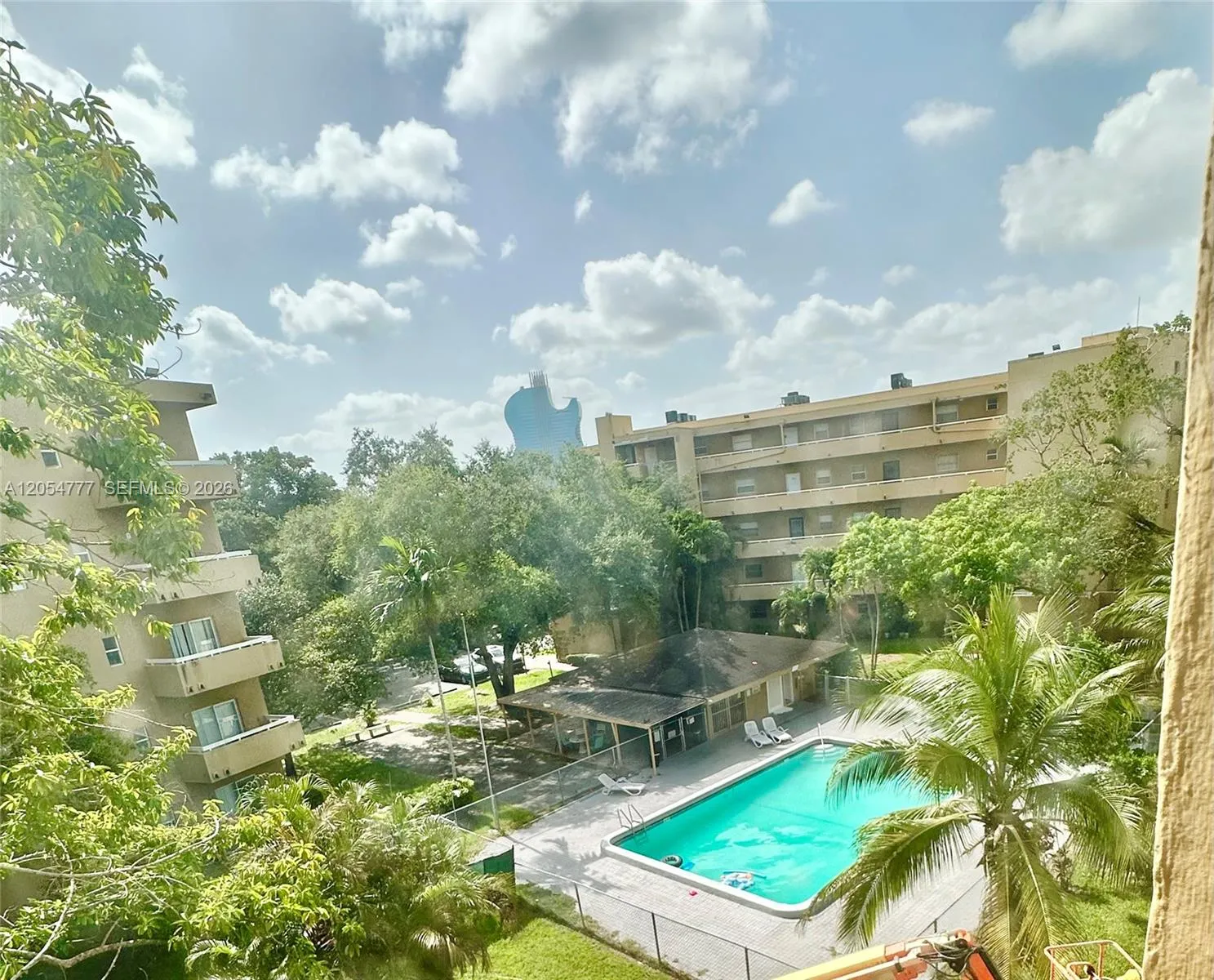 Foto de propiedad en 4111 Stirling Road 408, Dania Beach, FL 33314 Dania Beach con MLS# 