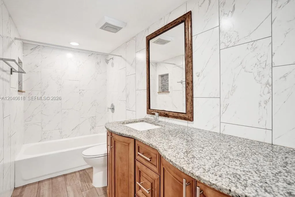 Foto de propiedad en 4114 NW 88th Avenue 102, Coral Springs, FL 33065 Coral Springs con MLS# 