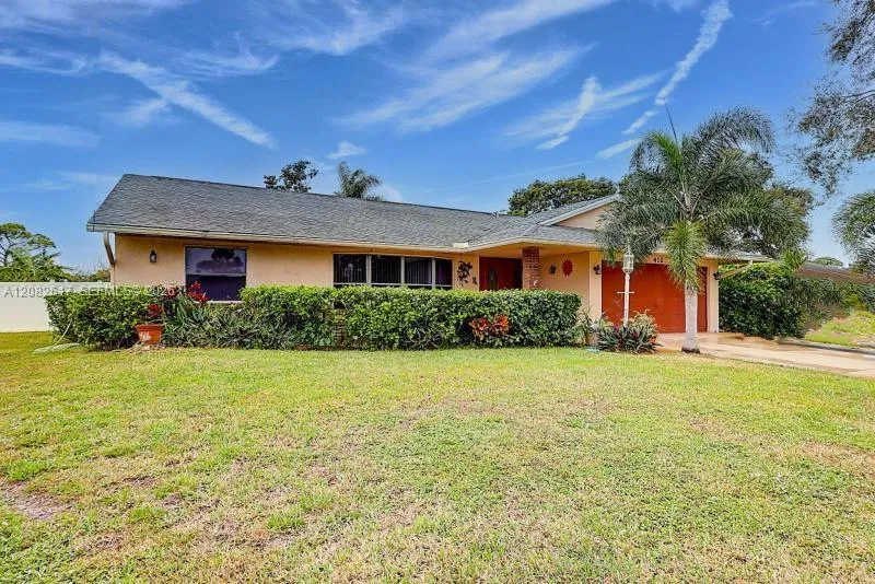 En Venta 412 SW Sansom Lane, Port St. Lucie, FL 34953, Port St. Lucie, FL 34953