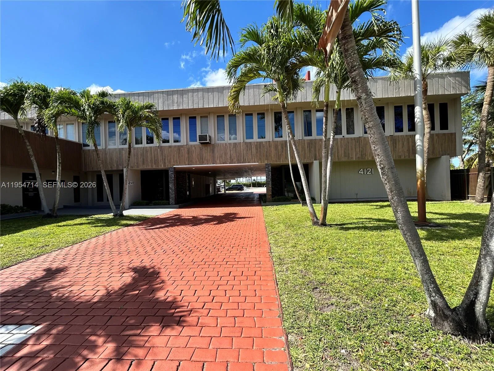 Foto de propiedad en 4121 NW 5th Street 100, Plantation, FL 33317 Plantation con MLS# 